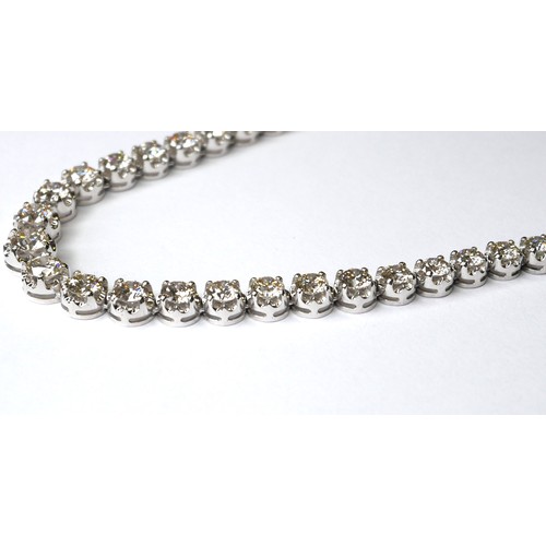 237 - AN 18CT WHITE GOLD AND DIAMOND NECKLACE
Having a single row of graduating round cut diamonds. 
(appr... 