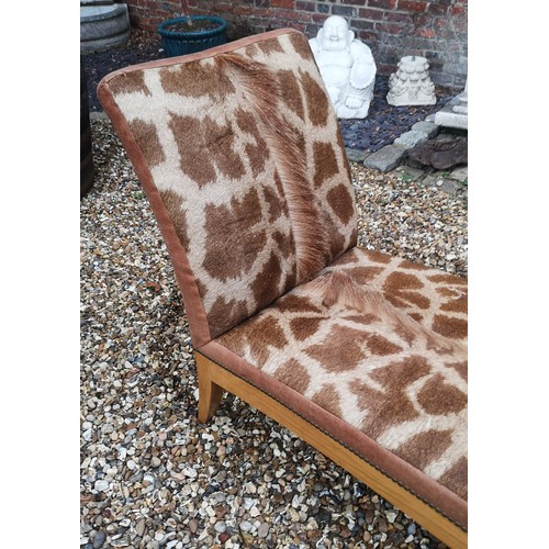 841 - A GIRAFFE SKIN UPHOLSTERED DAYBED
On a honey oak base, supported on square splayed legs.
(142cm x 54... 