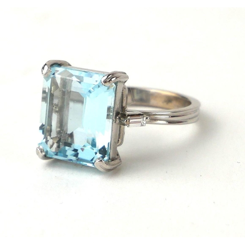 110A - A PLATINUM, DIAMOND AND EMERALD CUT AQUAMARINE COCKTAIL RING 
(size O).
(6.5ct)

Condition: good