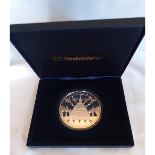 127 - A SILVER 5OZ COMMEMORATIVE V. E DAY PROOF COIN, DATED 2010, THE 60TH ANNIVERSARY OF V.E. DAY, 8TH MA... 