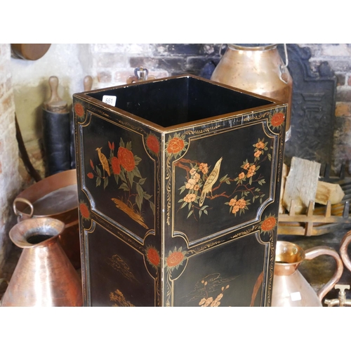 661 - A EARLY/MID 20TH CENTURY ART DECO DESIGN LACQUERED PEDESTAL PLANTER
The panels individually decorate... 