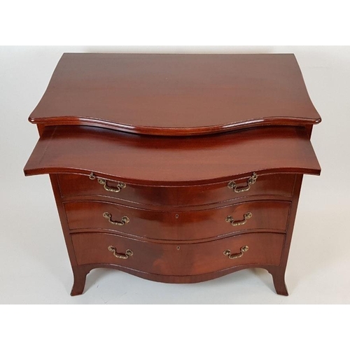 680 - AN EDWARDIAN GEORGE III DESIGN MAHOGANY SERPENTINE FRONT BACHELOR’S CHEST
The brushing slide above f... 