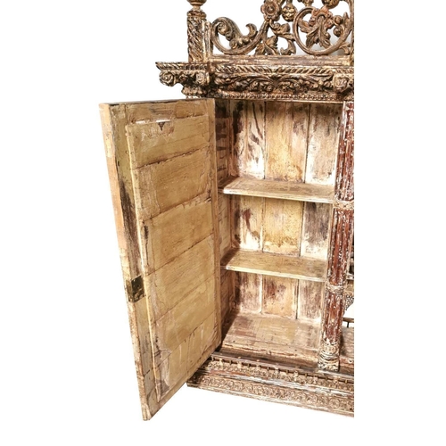 685 - A VENETIAN DESIGN WALL MOUNTED MIRRORED BACK CABINET
With pierced floral fretwork pediment above gal... 