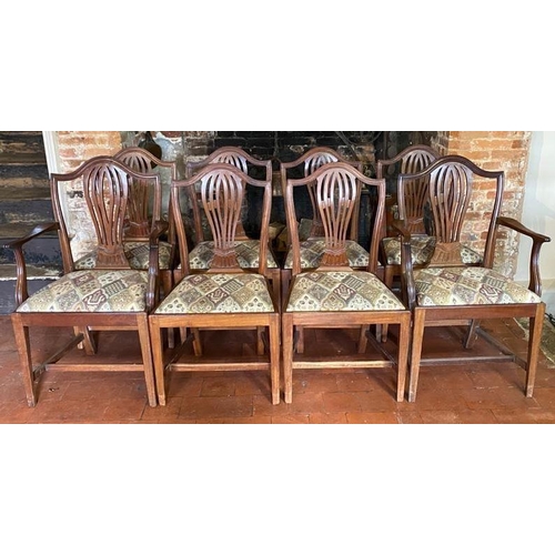 686 - A SET OF EIGHT INCLUDING TWO CARVERS REGENCY STYLE MAHOGANY DINING CHAIRS
With pierced vase splat ba... 
