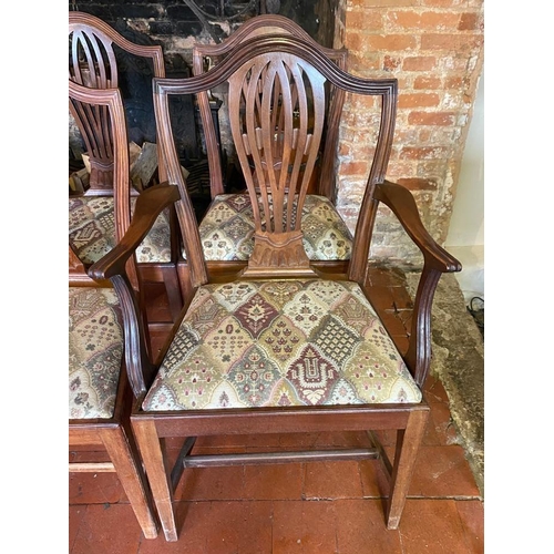 686 - A SET OF EIGHT INCLUDING TWO CARVERS REGENCY STYLE MAHOGANY DINING CHAIRS
With pierced vase splat ba... 