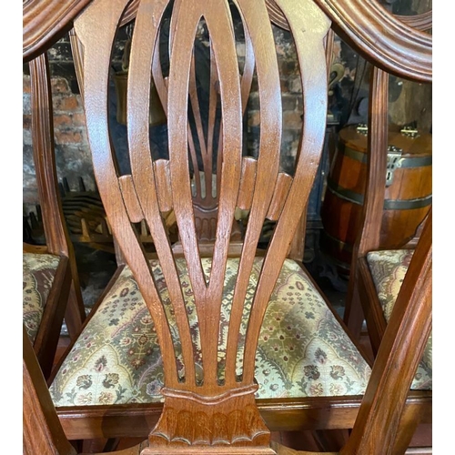 686 - A SET OF EIGHT INCLUDING TWO CARVERS REGENCY STYLE MAHOGANY DINING CHAIRS
With pierced vase splat ba... 