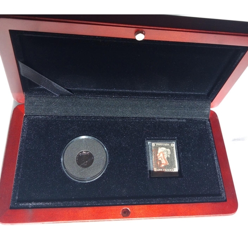 69 - AN UNUSUAL 24CT PENNY BLACK GOLD COIN AND STAMP PROOF SET, THE PENNY BLACK 170TH ANNIVERSARY STAMP A... 