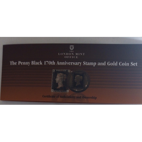 69 - AN UNUSUAL 24CT PENNY BLACK GOLD COIN AND STAMP PROOF SET, THE PENNY BLACK 170TH ANNIVERSARY STAMP A... 