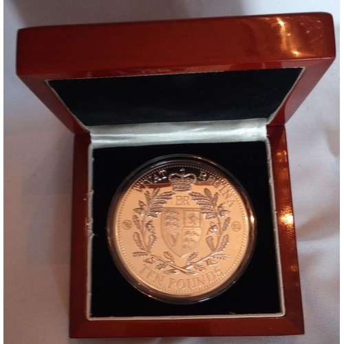 72 - A SILVER 5OZ COMMEMORATIVE TEN POUND PROOF COIN, DATED 2010
Prince William and Kate Middleton Royal ... 