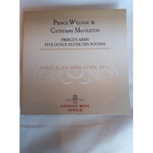81 - A SILVER 5OZ COMMEMORATIVE TEN POUND PROOF COIN, DATED 2011, PRINCE WILLIAM AND CATHERINE PRINCE’S A... 