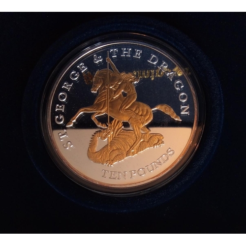 84 - A 24CT GOLD ON SILVER 5OZ COMMEMORATIVE TEN POUND COIN PROOF COIN, DATED 2009 
in a protective capsu... 