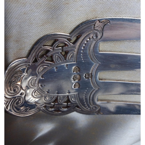 89a - A MATCHED SET OF VICTORIAN  SILVER AND IVORY FISH SERVERS AND EATERS
The servers having pierced deco... 