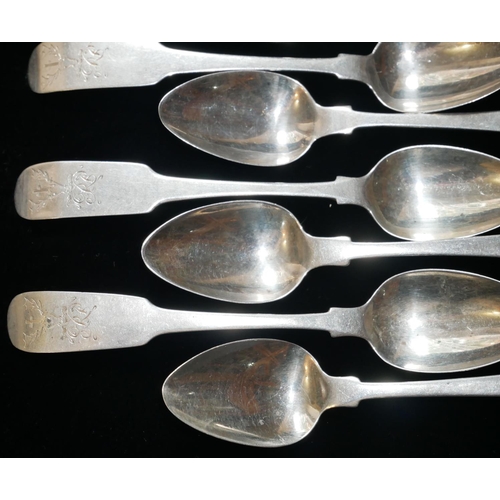 93a - A SET OF  TWELVE GEORGIAN IRISH SILVER TEASPOONS
Fiddle pattern, hallmarked EB Dublin. 
(approx 14cm... 