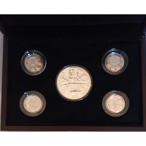 96 - A SILVER COMMEMORATIVE FIVE COIN PROOF SET, DATED 2011
Complete with certificate of authenticity. 
(... 