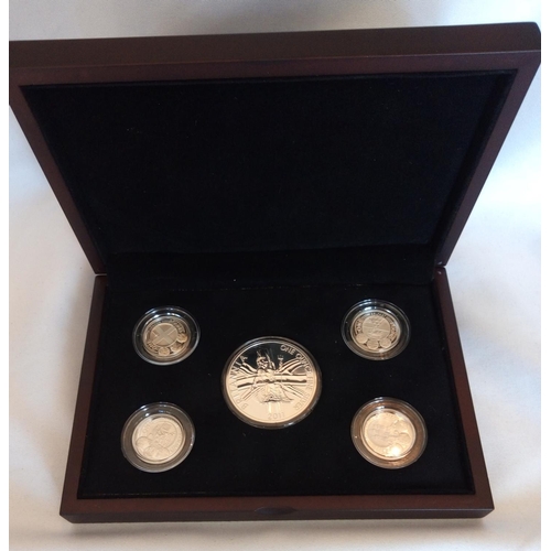 96 - A SILVER COMMEMORATIVE FIVE COIN PROOF SET, DATED 2011
Complete with certificate of authenticity. 
(... 