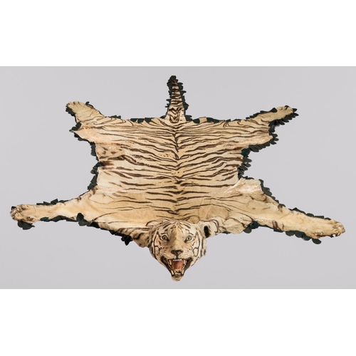 16 - A LATE 19TH CENTURY TAXIDEMRY TIGER SKIN RUG WITH MOUNTED HEAD (l 270cm x w 190cm)