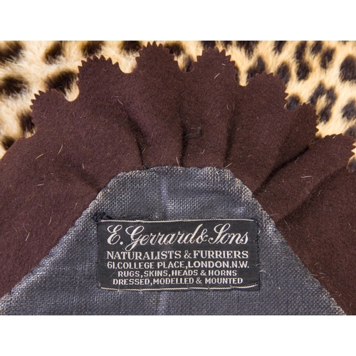 24 - EDWARD GERRARD & SONS, AN EARLY 20TH CENTURY TAXIDERMY LEOPARD SKIN RUG WITH PARTIALLY MOUNTED HEAD ... 