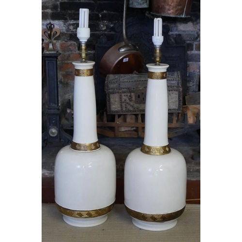 411 - A PAIR OF LARGE CREAM AND GILT CERAMIC TABLE LAMPS
Greek Key decoration, complete with shades.
(90cm... 