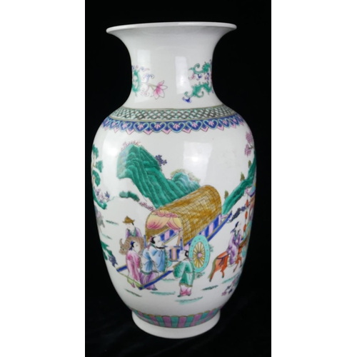 414 - A CHINESE FAMILLE ROSE DESIGN PORCELAIN VASE
Decorated with an Emperor with Royal carriage and horse... 