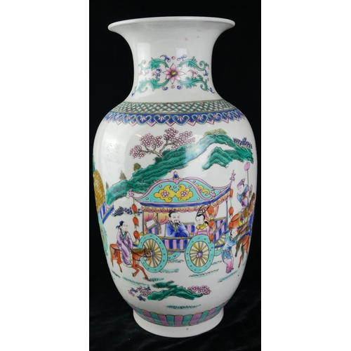 414 - A CHINESE FAMILLE ROSE DESIGN PORCELAIN VASE
Decorated with an Emperor with Royal carriage and horse... 