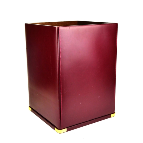 429 - ASPREY OF LONDON, A FOUR SECTION RED LEATHER BOUND PAPER BIN.
(h 31cm)

Condition: generally good