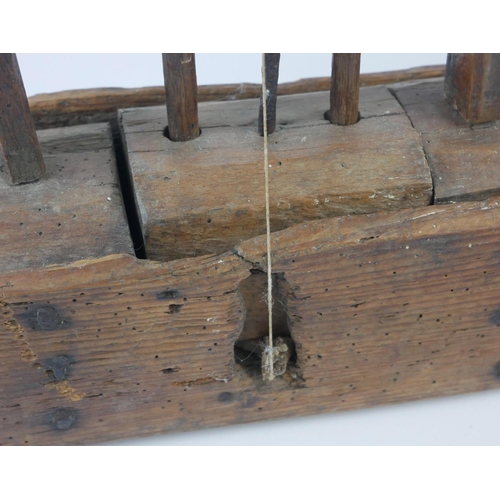 457 - AN 18TH/19TH CENTURY ELM AND PINE DEADFALL MOUSE TRAP.
(43cm x 30cm)

Condition: one spindle missing