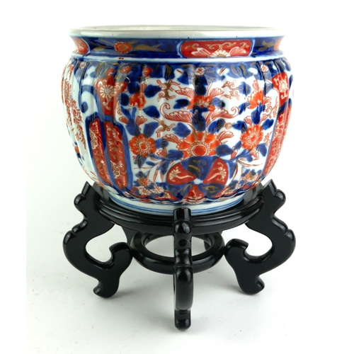 538 - A 20TH CENTURY JAPANESE IMARI PORCELAIN JARDINIÈRE OF STAND
With fluted body, underglaze blue and ir... 