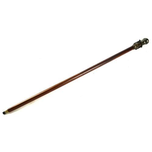 547 - A BRASS AND OAK WALKING CANE WITH TELESCOPE AND COMPASS
The handle set with a glass compass, opening... 