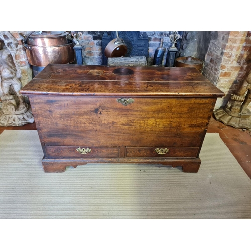 742 - AN 18TH CENTURY OAK MULE CHEST
The rise and fall top above two drawers, fitted with brass escutcheon... 