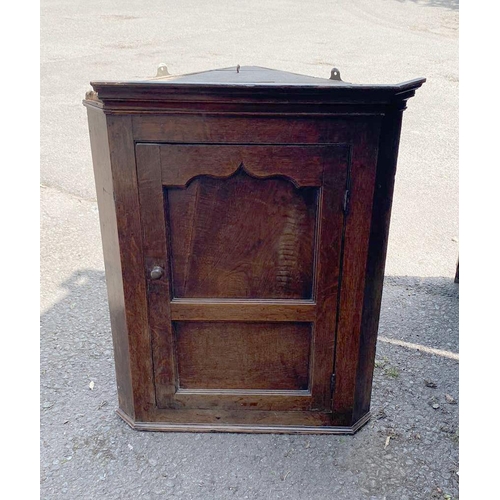 757 - A GEORGIAN OAK WALL HANGING CORNER CUPBOARD.
(74cm x 42cm x 91cm)

Condition: top moulding left side... 