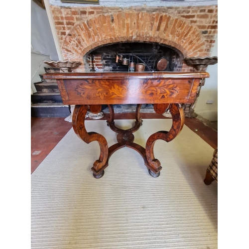 767 - AN 18TH CENTURY DUTCH WALNUT AND FLORAL MARQUETRY INLAID SIDE/WRITING TABLE
The rectangular top open... 