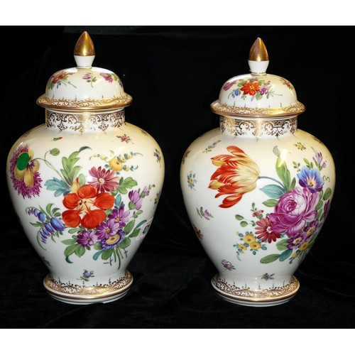 471 - A PAIR OF DRESDEN VASES AND COVERS
With floral decoration and gilt borders of organic form.
(28cm)

... 