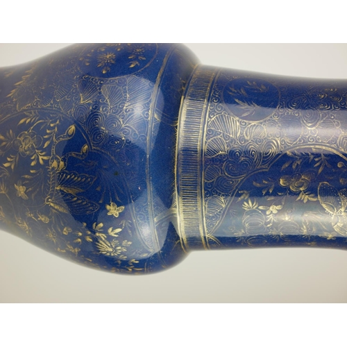 409 - A 19TH CENTURY CHINESE EXPORT QING DYNASTY PORCELAIN BALUSTER VASE
With everted rim, powder blue gla... 