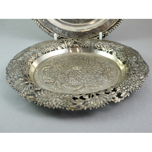 438 - A GOOD SILVER DISH WITH ROPE TWIST RIM
Incised foliage scrolls overall, mark erased, along with a la... 