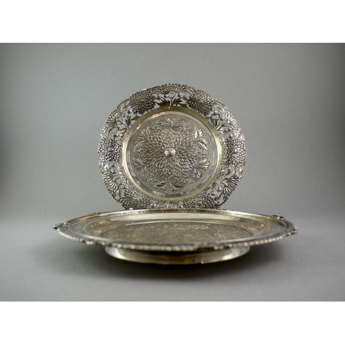 438 - A GOOD SILVER DISH WITH ROPE TWIST RIM
Incised foliage scrolls overall, mark erased, along with a la... 