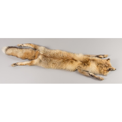 48a - A MODERN TAXIDERMY FOX SKIN STOLE. (l 110cm)