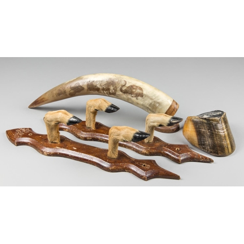 60a - A LATE 20TH CENTURY TAXIDERMY GROUP COMPRISING OF A DEER SLOT GUN RACK, A HORSE HOOF AND A CATTLE HO... 