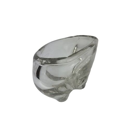60 - A 1960’S WHITEFRIARS HEAVY CRYSTAL CLEAR GLASS FREEFORM ART BOWL
Designed after Baxter.
(h 16cm x le... 