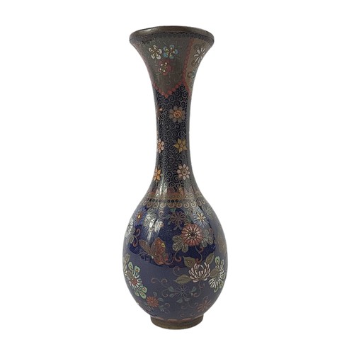 34 - A SMALL CLOISONNÉ VASE
Floral decoration.
(h 18cm)

Condition: slight damage to neck and near base