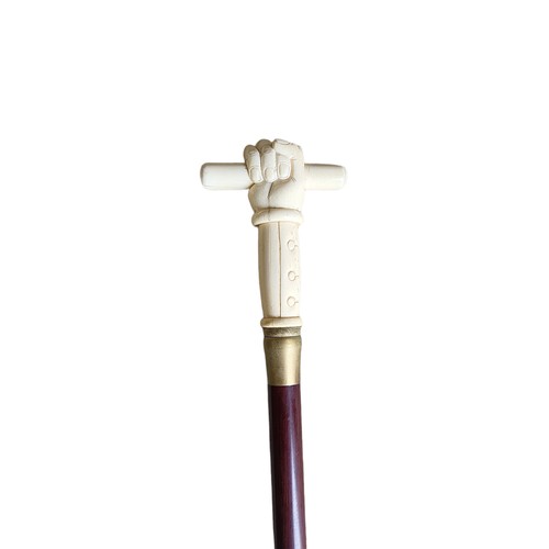 29 - A CARVED POLISHED BONE HANDLED WALKING STICK
Depicting a hand holding a stick.
(h 94cm)

Condition: ... 