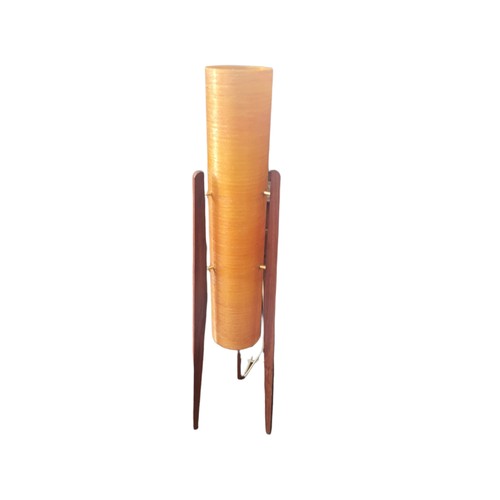 89a - A VINTAGE FLOORSTANDING ROCKET LAMP
With orange shade and three teak legs.
(90cm)

Condition: good o... 