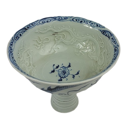 89 - A CHINESE BLUE AND WHITE PORCELAIN STEM CUP 
Decorated with a dragon.
(h 12.5cm x and diameter 12.5c... 