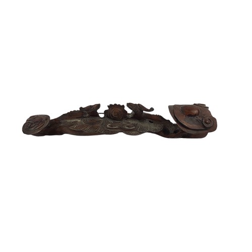 143 - A CARVED WOOD RUI SCEPTRE 
Depicting a frogs head and lizards.
(h 43cm)

Condition: good