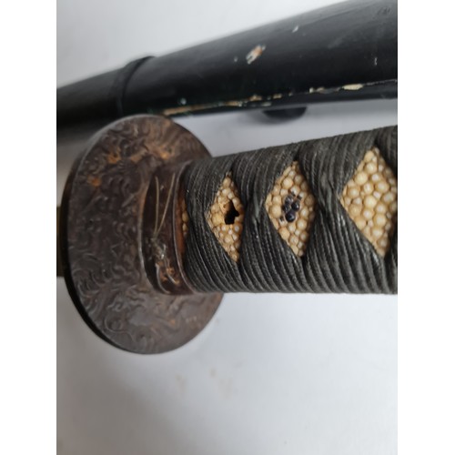 100 - A JAPANESE GUNTO SWORD
Bronze mounts, ebonised wood scabbard.
(length 96cm)

Condition: good, light ... 