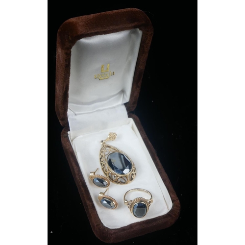 66 - A VINTAGE 9CT GOLD AND HEMATITE THREE PIECE JEWELLERY SUITE
Comprising a teardrop form pendant with ... 