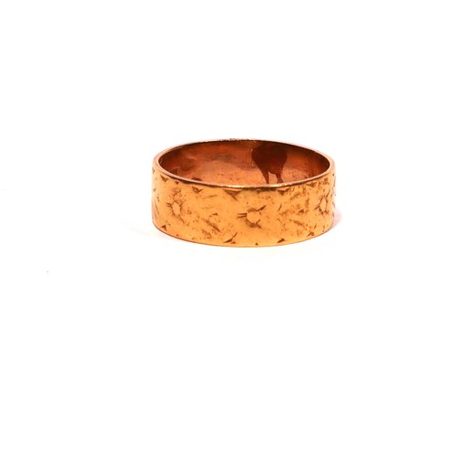 44 - AN EARLY 20TH CENTURY 22CT GOLD WEDDING BAND
With engraved floral decoration.
(size P/Q, approx 5.5g... 