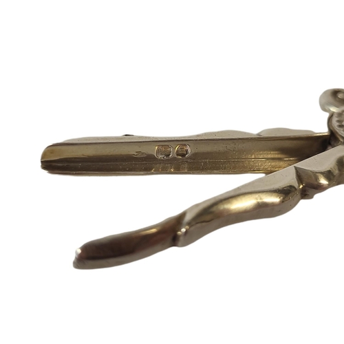 13 - A PAIR OF GEORGIAN SILVER GRAPE SCISSORS
Loop handles with vine leaves and berries decoration, hallm... 