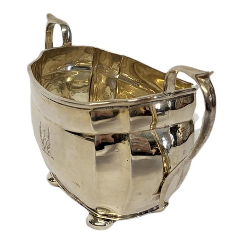 53 - A 20TH CENTURY SILVER SUGAR BOWL
Hallmarked Chester, 1930, S.B & S Ltd (S Blanckensee & Son Limited)... 