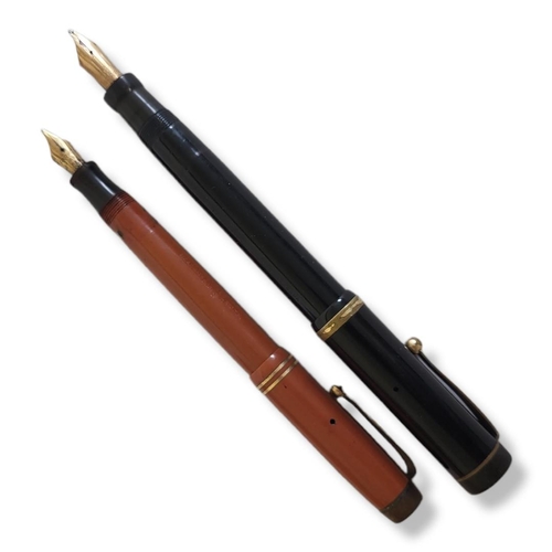 32 - TWO EARLY 20TH CENTURY PARKER 'DUOFOLD' FOUNTAIN PENS
Black cased pen marked 'Geo. S. Parker Toronto... 