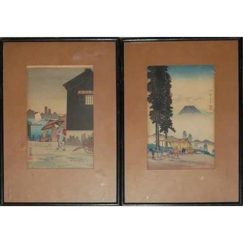 512 - A PAIR OF EARLY 20TH CENTURY JAPANESE WOODBLOCK PRINTS
Figure with parasol and view of Mount Fuji, b... 